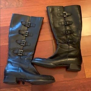 Black ECCO zip up boots